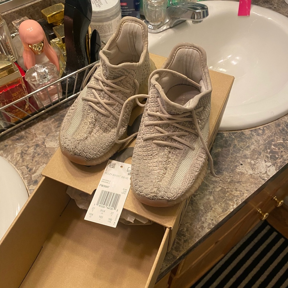 Kid Yeezys size 10